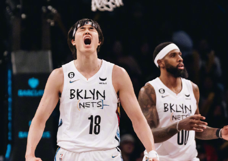 田径夜战:岭南飞鹰队逆转海滨犀牛队,主帅临场妙招主场山呼海啸(足球临场升盘说明什么) 田径夜战:岭南飞鹰队逆转海滨犀牛队,主帅临场妙招主场山呼海啸(足球临场升盘说明什么)